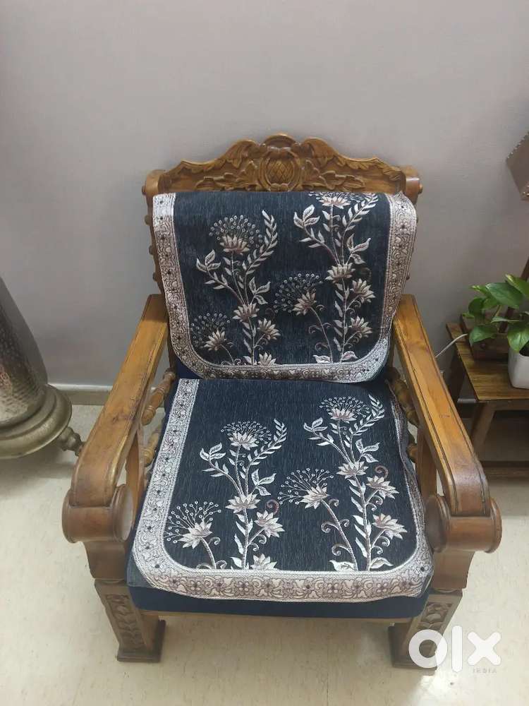 Teak wood 5 seater sofa set in excellent condition
