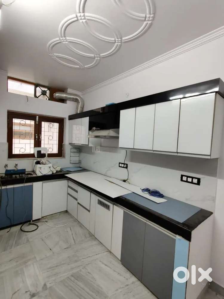 2 bhk well semi furnished property in Gomtinagar for family.