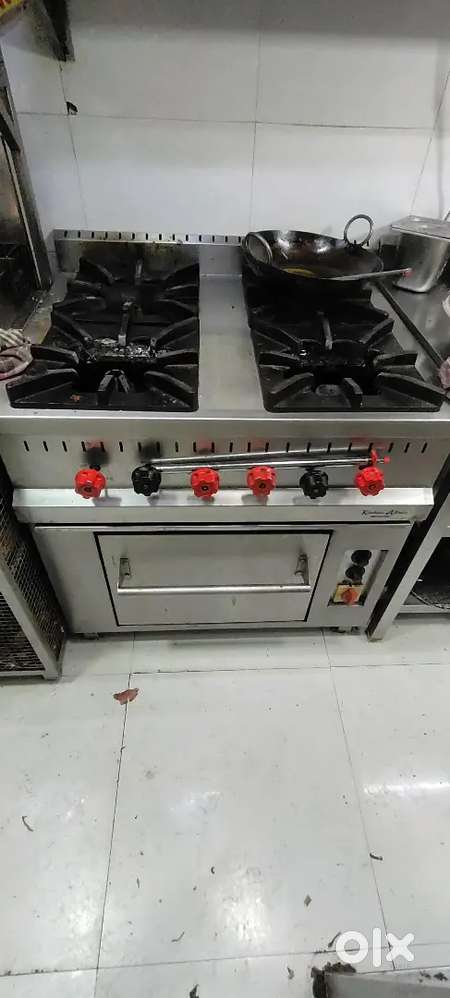 Four Burner Cooking Range with Oven