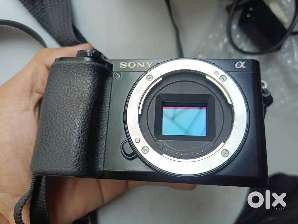 Sony a6100 16-50mm or 55 210mm Sony lens bill / bag available E mount