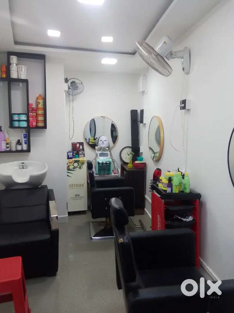 Beauty salon lease