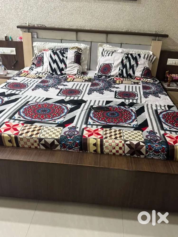 Bed with side drawers