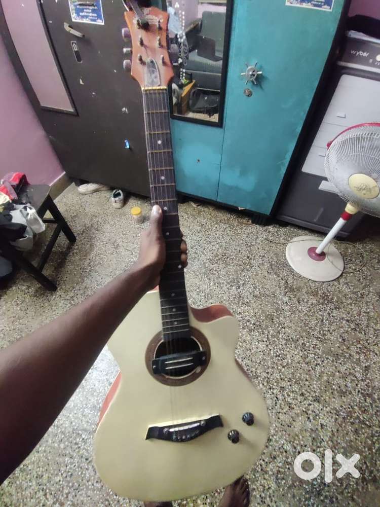 semi acoustic guitar