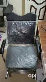 6 month old Beauty parlour folding chair in ghod codition
