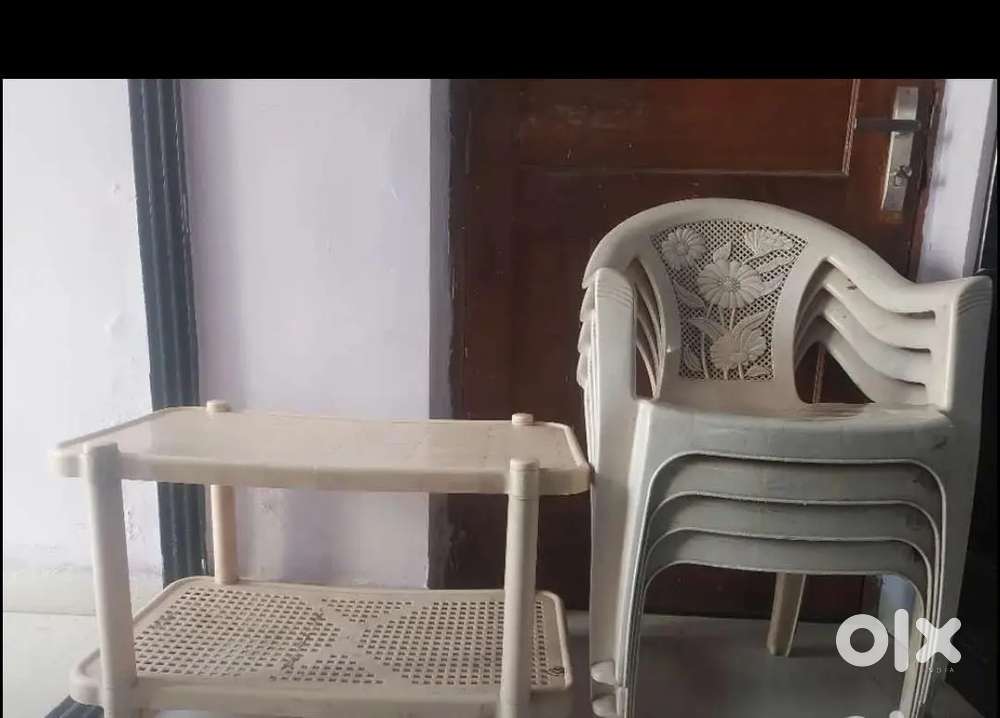 Nilkamal 4 chairbtable set new condition