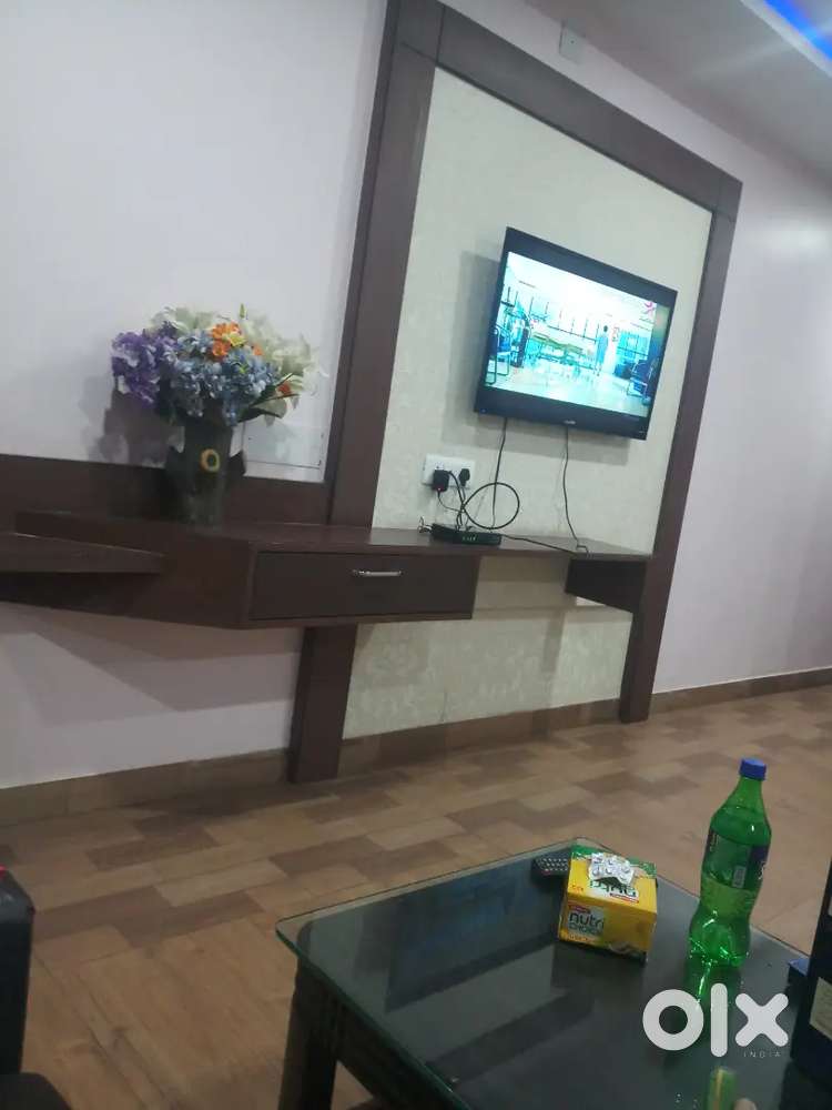 Girls hostel female waden job Age 28 to 40,