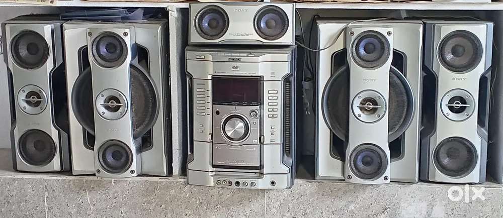 Sony MHC-GN88D DVD component audio system.