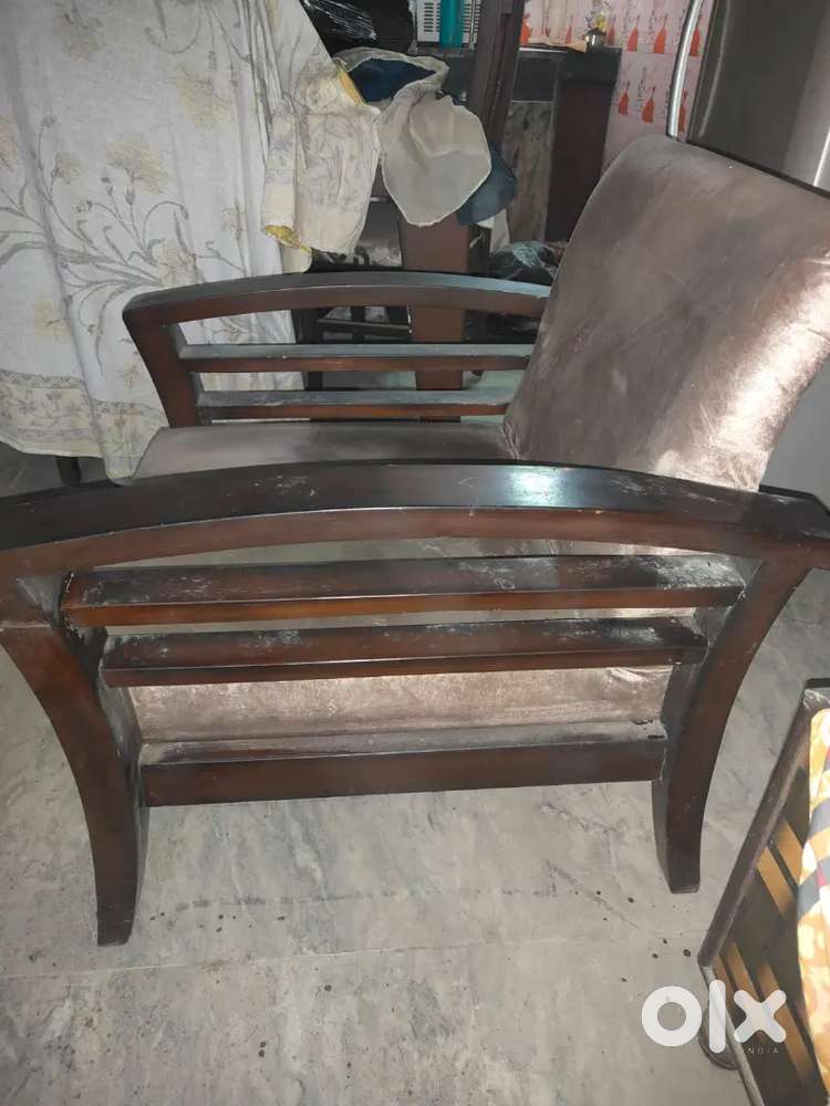 Sofa set for sell with table