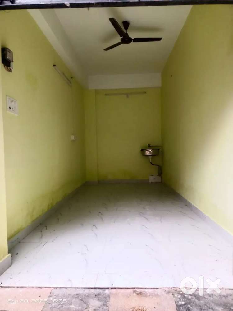 Unfurnished shop for rent at Newtown Bisarjan Ghat location