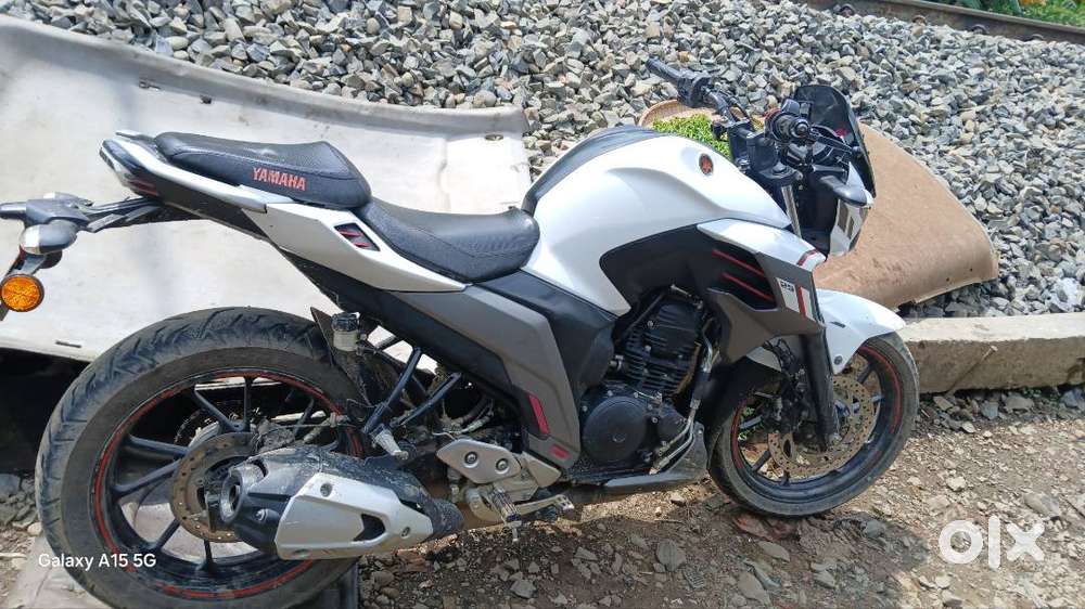 Yamaha fzs250
