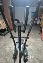 Elliptical cross trainer