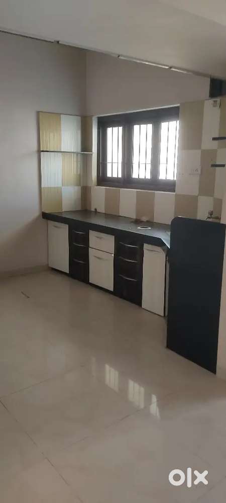 AT CRESENT CIRCK 2BHK FIX FURNI FLAT
