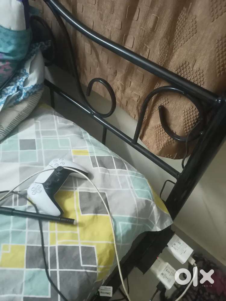 King size iron bed with strong ply