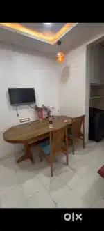 One roommet required