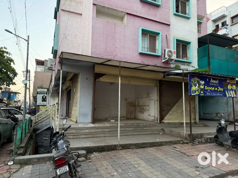 Shop L corner double side with shade for rent