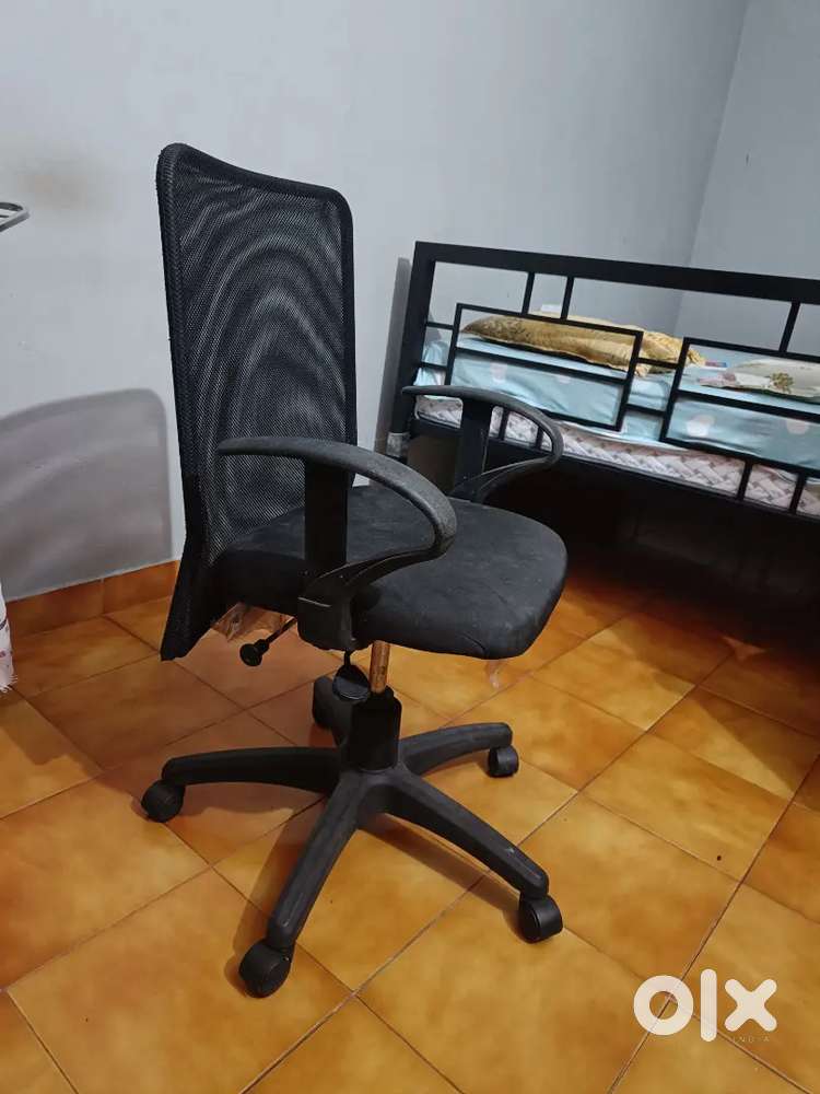 Computer Table & Rotating Chair – Good Condition, Great Value