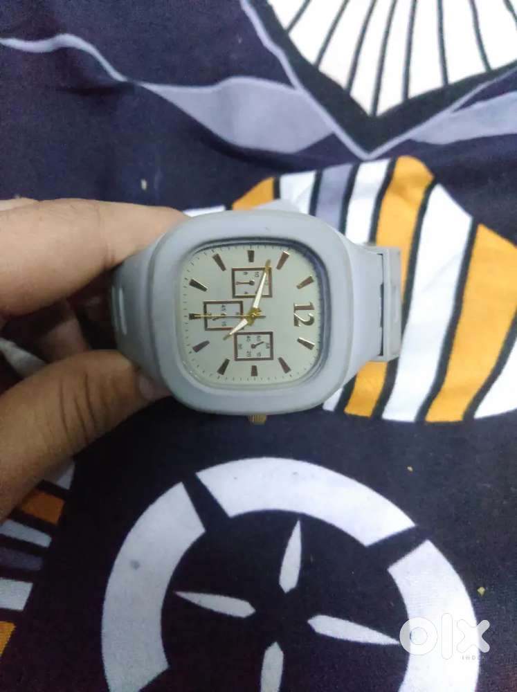 It I a watch of grey colour