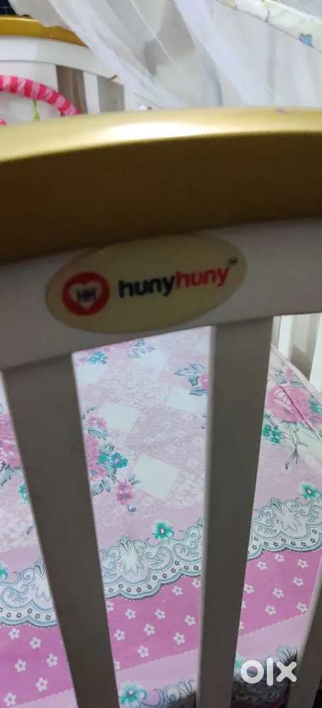 Baby cot hunyhuny