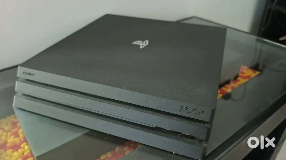 PS4 PRO gaming console