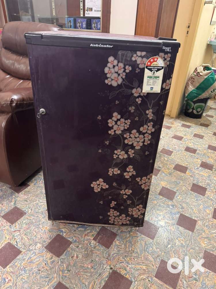 Kelvinator 143 Litres Single-Door Fridge – Maroon Colour