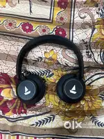 Boat Rockerz 450 headphones