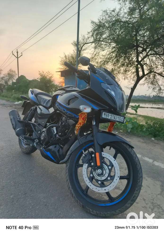 PULSAR 220 NEW MODEL 2025  ONLY 6 MONTH