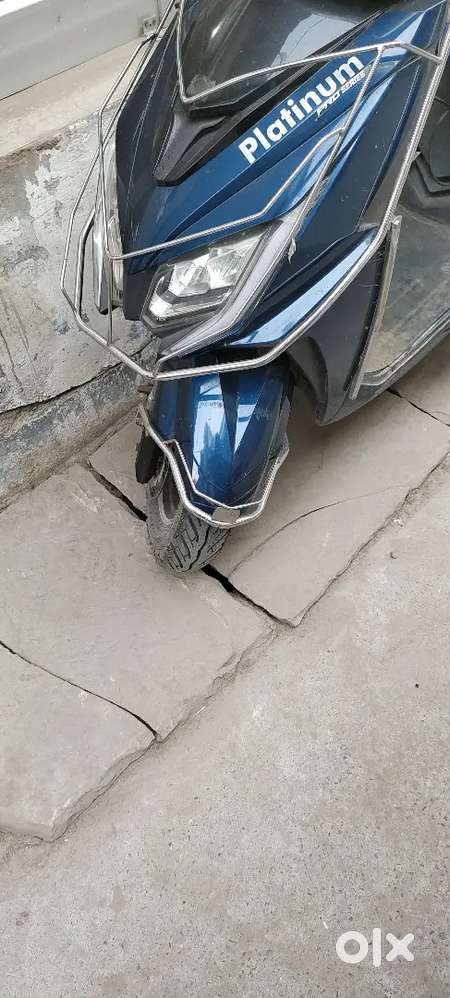 Platinum pro  electric scooter 1 month old scratchless condition