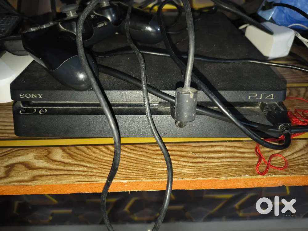 Ps4 1 TB with one cd spiderman