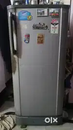 SAMSUNG FRIDGE Negotiable call me  160 LTS in Good condition
