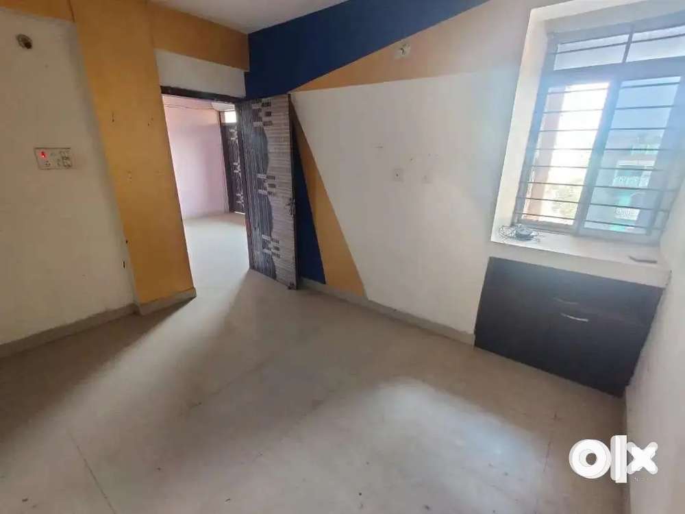 Negotiable 3BHK Flat, Near Bari co-operative National Highway