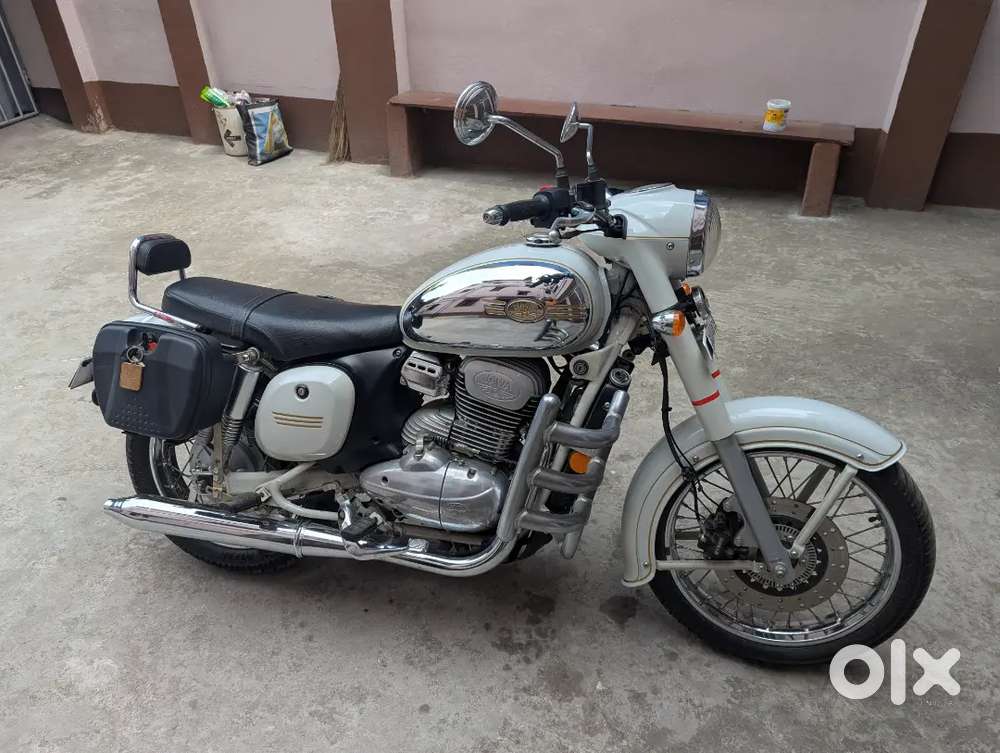 Jawa classic white (gold handpaint segment) , with company fittings.