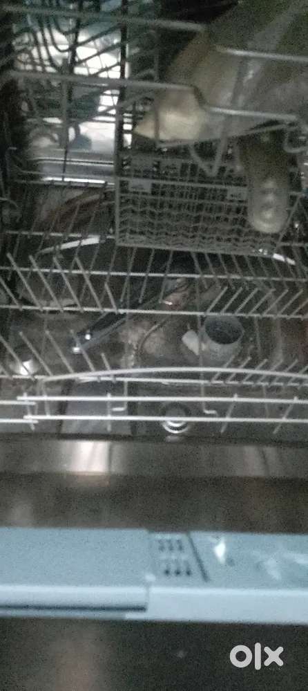 Dish washer
