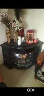 Corner small showcase