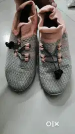 Sports shoes for running