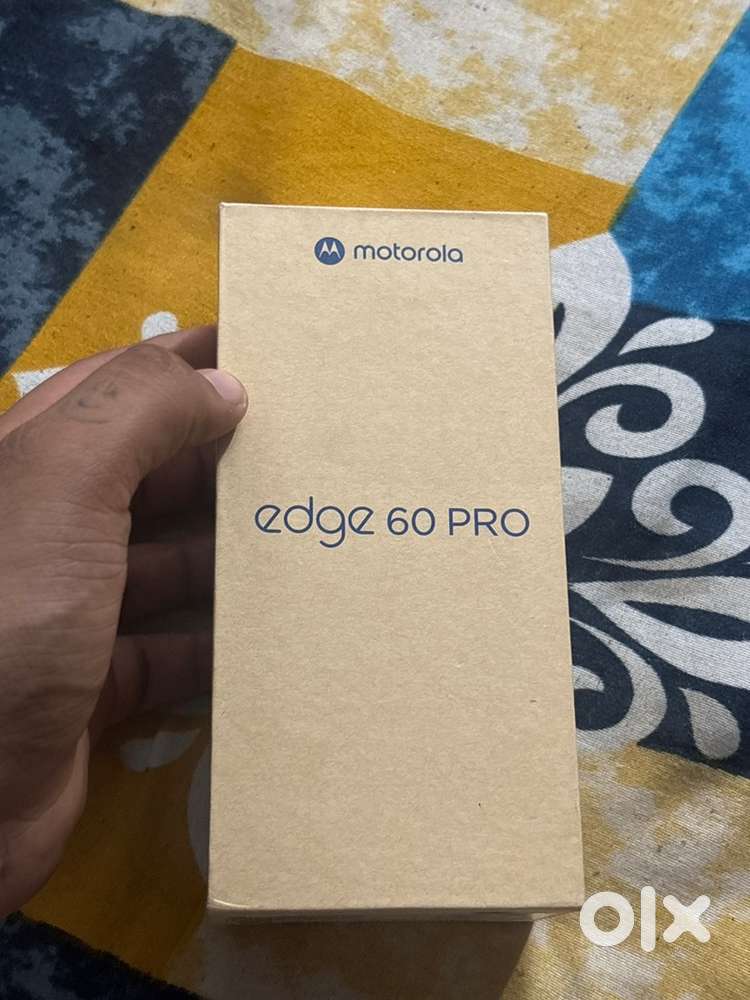 Edge 60 pro ( blue )