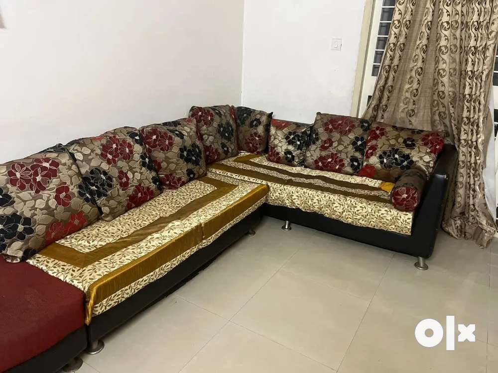 5 seater Sofa with 1 couch and 8 cushions and 1 load
