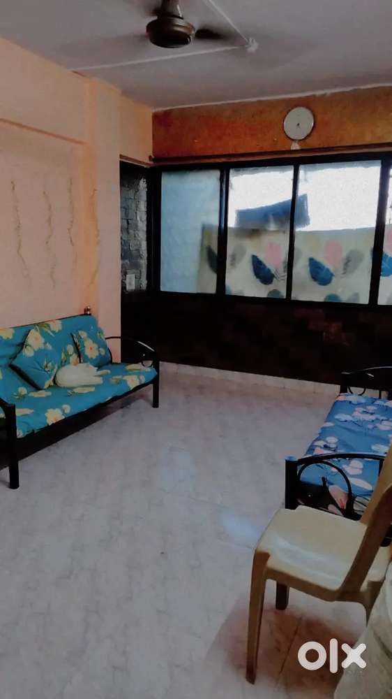 Need female roommates