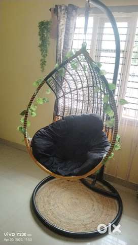 Hanging swing chair