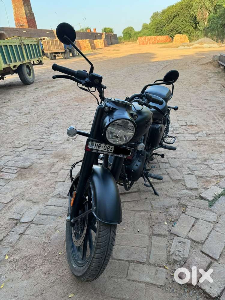 Royal Enfield Classic 350 Stealth Black