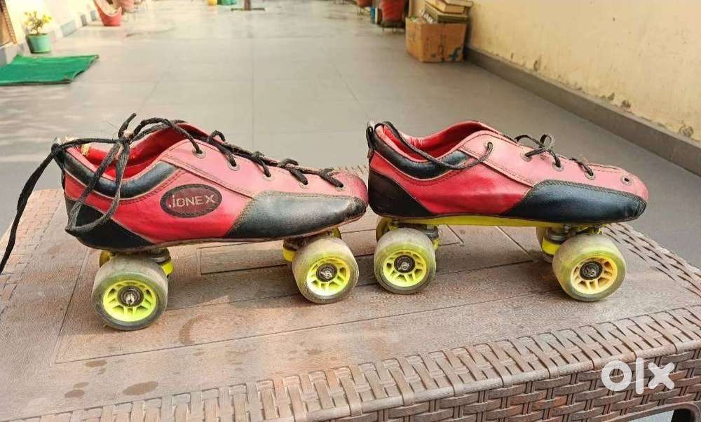 Skating shoes