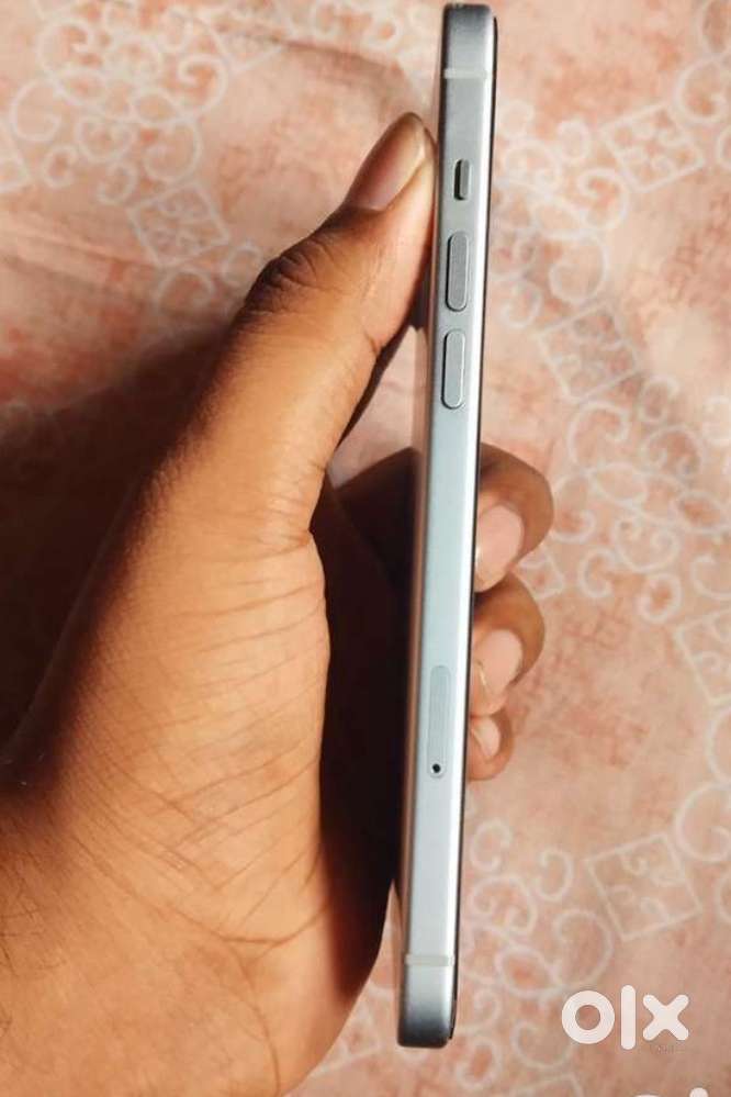 Iphone 15 like new 7 months old