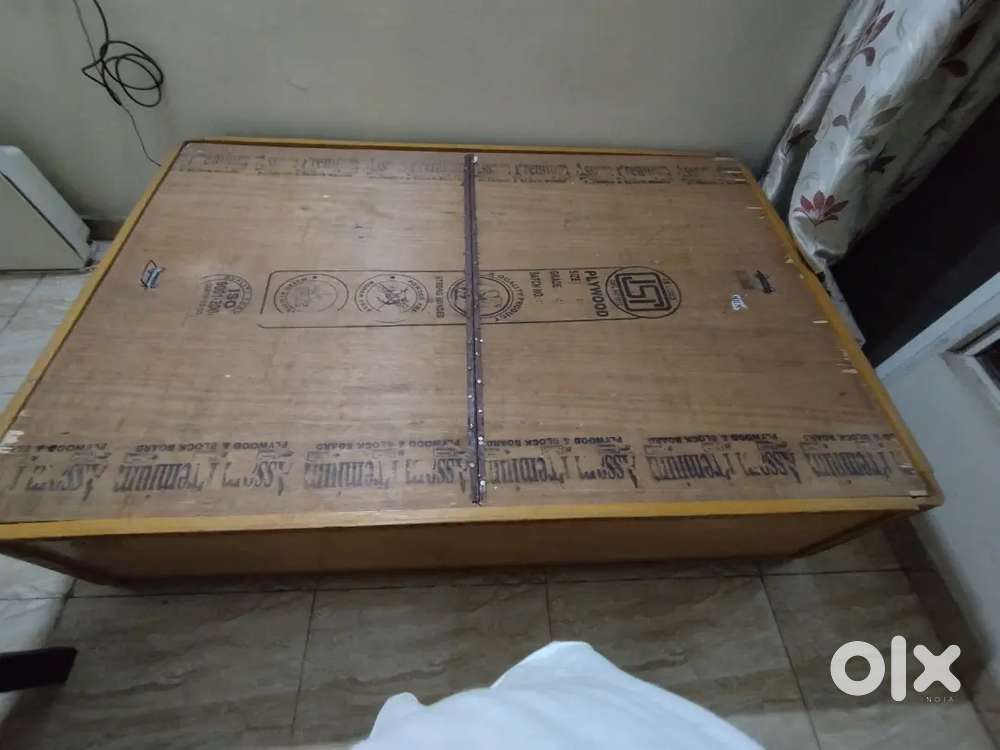 Single bed Diwan storage bed 6X4 in Good condition