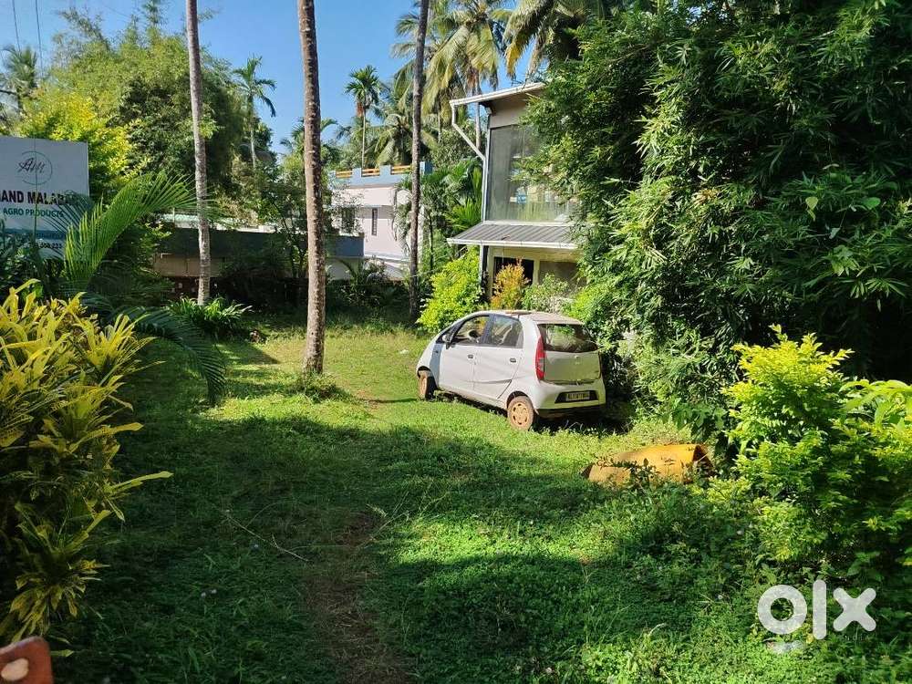 1800 Sq.ft buiding with land at malaparaba