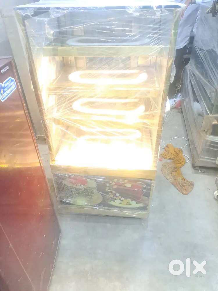 New condition cake pestey display firdge 2 feet