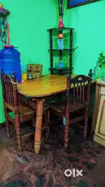 Dining table in good condition