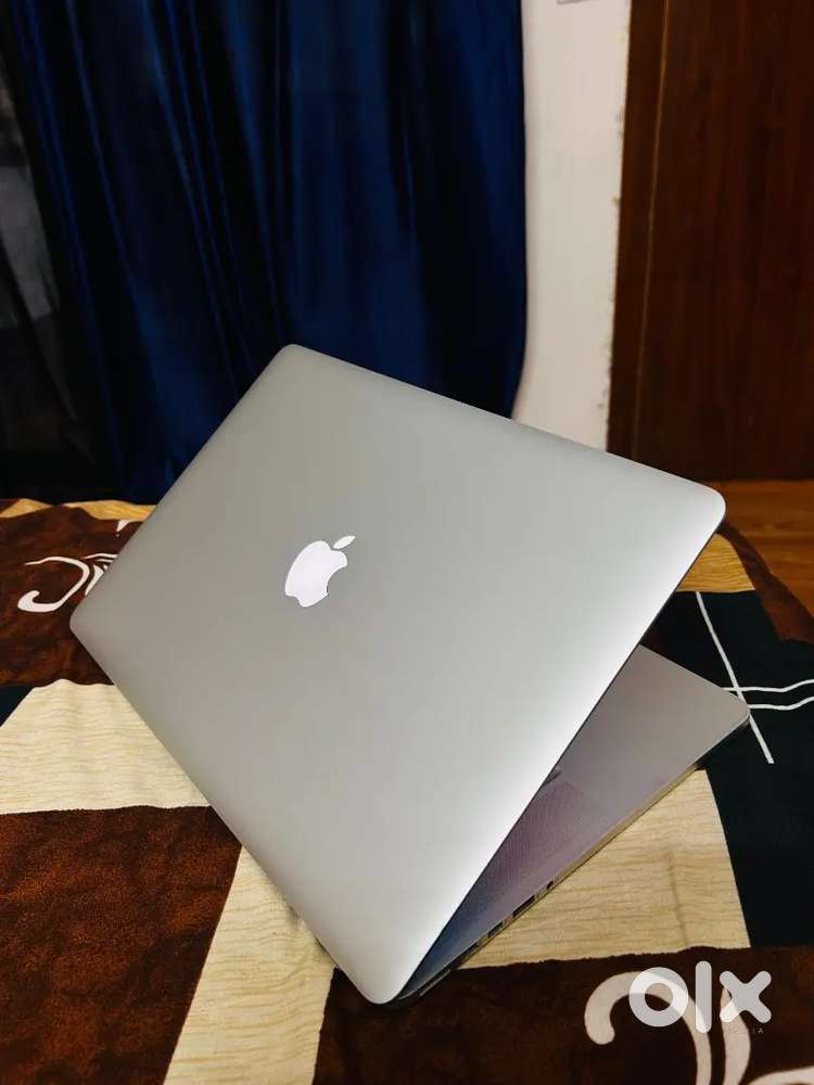 MacBook Pro A1398
Ram: 16 GB 
Storage: 256 Gb 
Graphics: 2 Gb