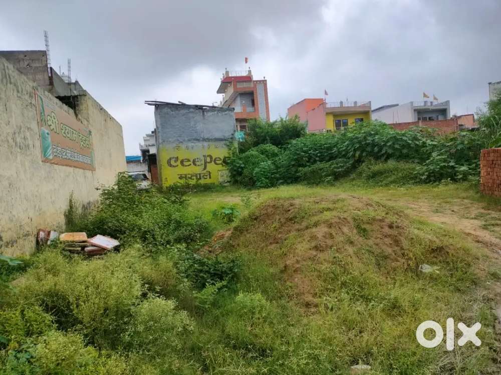 200 gaj ka plot guldhar metro station pe paas 5 no.bhatta road
