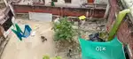3 रूम बना है और 1 किचन और खाली जमीन छोड़ा गया है 2 बाथरूम भी  है