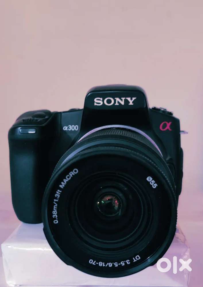 SONY Alpha A 300 DSLR CAMERA Body + Sony SAM AF 18-70mm Lens Charger