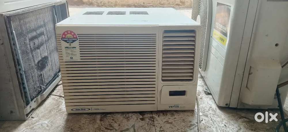 Window AC Voltas 5 star with remote control